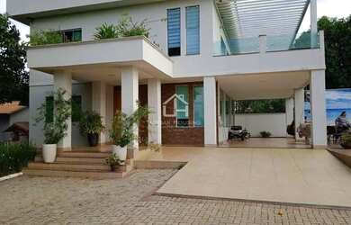 Imagem: A casa em condomínio possui 3 Dormitórios, 3 Banheiros, 4.000m²