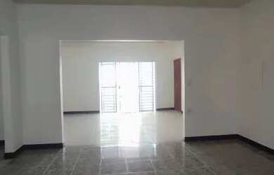 Imagem: A casa possui 3 Dormitórios, 4 Banheiros, 5 Vagas na garagem