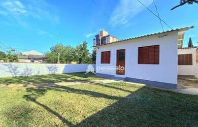 Imagem: A casa possui 2 Dormitórios, 1 Banheiro, 1 Vaga na garagem
