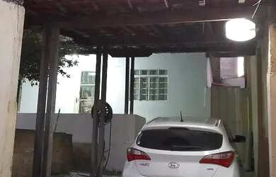 Imagem: A casa possui 5 Dormitórios, 2 Banheiros, 5 Vagas na garagem