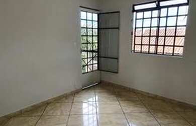 Imagem: O apartamento possui 2 Dormitórios, 1 Banheiro, 2 Vagas na