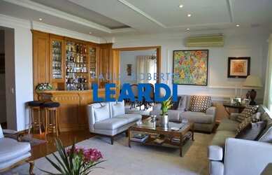 Imagem: O apartamento possui 4 Dormitórios, 5 Banheiros, 5 Vagas na