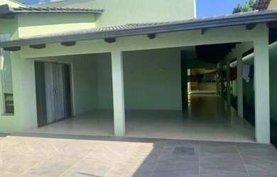 Imagem: A casa possui 2 Dormitórios, 2 Banheiros, 1 Vaga na garagem