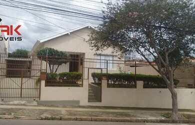 Imagem: A casa possui 2 Dormitórios, 1 Banheiro, 3 Vagas na garagem