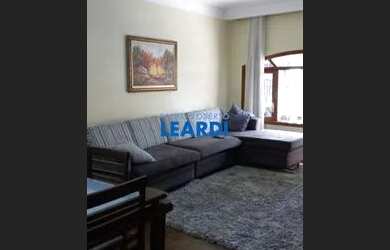 Imagem: A casa possui 3 Dormitórios, 5 Banheiros, 3 Vagas na garagem