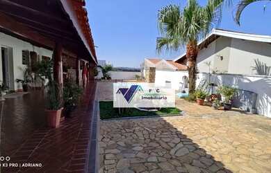 Imagem: A casa possui 2 Dormitórios, 2 Banheiros, 5 Vagas na garagem