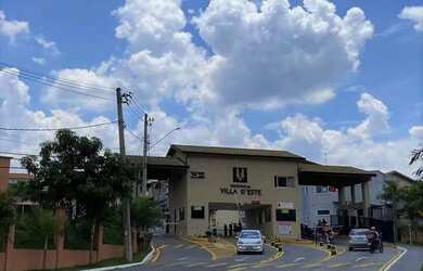 Imagem: A casa em condomínio possui 3 Dormitórios, 2 Banheiros, 4