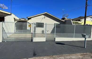 Imagem: A casa possui 2 Dormitórios, 2 Banheiros, 5 Vagas na garagem