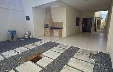 Imagem: A casa possui 3 Dormitórios, 3 Banheiros, 2 Vagas na garagem