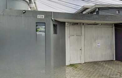 Imagem: A casa possui 3 Dormitórios, 4 Banheiros, 3 Vagas na garagem