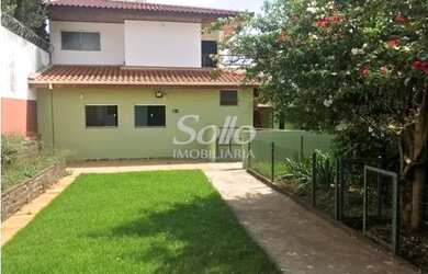 Imagem: A casa possui 5 Dormitórios, 5 Banheiros, 4 Vagas na garagem