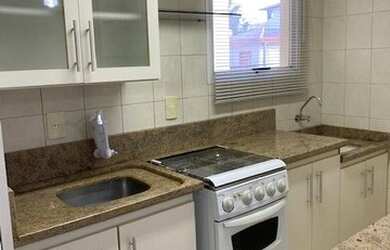 Imagem 5: Apto 01 dormitório com cama de casal, 02 criados-mudos, armário e ventilador...