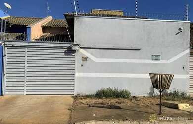 Imagem: A casa possui 2 Dormitórios, 1 Banheiro, 1 Vaga na garagem