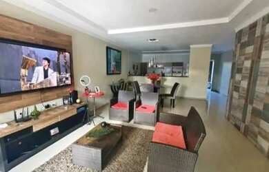 Imagem: A casa possui 3 Dormitórios, 1 Banheiro, 1 Vaga na garagem