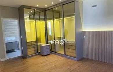 Imagem: A casa em condomínio possui 3 Dormitórios, 1 Banheiro, 2 Vagas