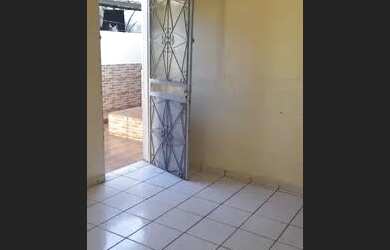 Imagem: A casa possui 1 Dormitório, 1 Banheiro e está localizado