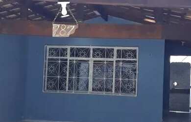 Imagem: A casa possui 2 Dormitórios, 2 Banheiros, 4 Vagas na garagem