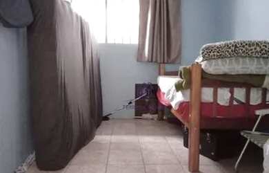 Imagem: A casa possui 3 Dormitórios, 1 Banheiro, 2 Vagas na garagem