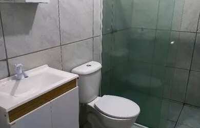 Imagem: A casa possui 2 Dormitórios, 1 Banheiro, 1 Vaga na garagem