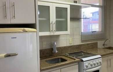 Imagem 3: Apto 01 dormitório com cama de casal, 02 criados-mudos, armário e ventilador...