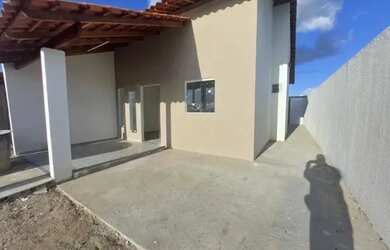 Imagem: A casa possui 2 Dormitórios, 2 Banheiros e 1 Vaga na garagem