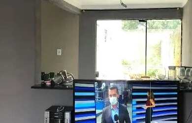 Imagem: A casa possui 2 Dormitórios, 1 Banheiro, 2 Vagas na garagem