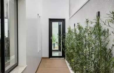 Imagem: A casa possui 3 Dormitórios, 4 Banheiros, 3 Vagas na garagem