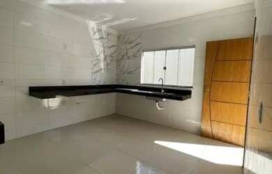 Imagem: A casa possui 2 Dormitórios, 1 Banheiro, 1 Vaga na garagem