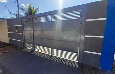 Imagem: A casa possui 1 Dormitório, 1 Banheiro, 4 Vagas na garagem