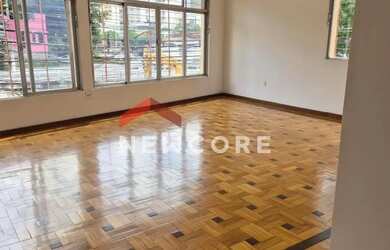 Imagem: A casa possui 5 Dormitórios, 5 Banheiros, 2 Vagas na garagem