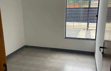 Imagem 4: Vendo casa de 2/4 sendo uma suíte no sim