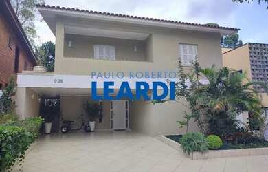 Imagem: A casa em condomínio possui 5 Dormitórios, 5 Banheiros, 4