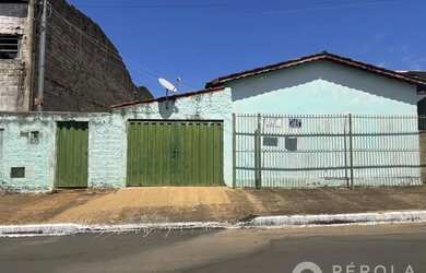 Imagem: A casa possui 4 Dormitórios, 3 Banheiros, 4 Vagas na garagem