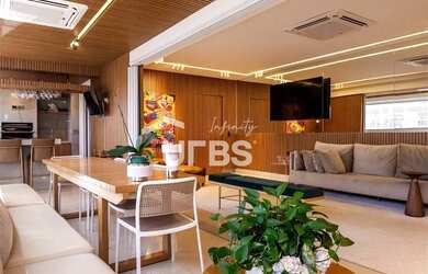 Imagem: O apartamento possui 4 Dormitórios, 5 Banheiros, 3 Vagas na