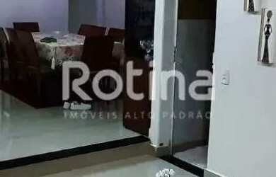 Imagem: O depósito possui 4 Vagas na garagem, 350m² de Área e está