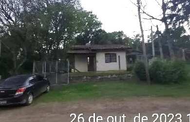 Imagem: A casa possui 2 Dormitórios, 1 Banheiro, 1 Vaga na garagem