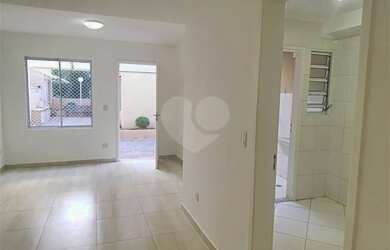 Imagem: A casa em condomínio possui 2 Dormitórios, 2 Banheiros, 2