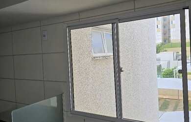 Imagem: O apartamento possui 2 Dormitórios, 1 Banheiro, 1 Vaga na garagem