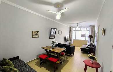 Imagem: O apartamento possui 1 Dormitório, 1 Banheiro, 1 Vaga na garagem