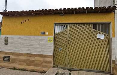 Imagem: A casa possui 2 Dormitórios, 1 Banheiro, 1 Vaga na garagem