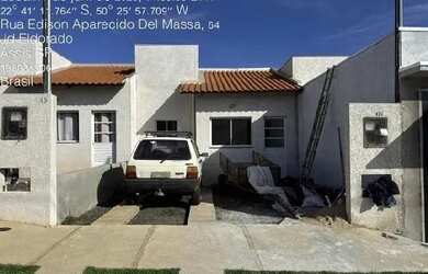 Imagem: A casa possui 2 Dormitórios, 1 Banheiro, 1 Vaga na garagem