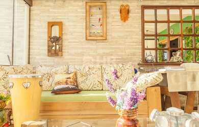 Imagem 12: Sobrado com 04 dormitórios sendo 01 suíte e 02 vagas de garagem Centro Matinhos