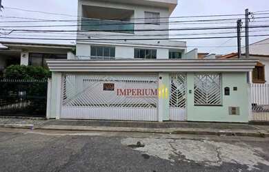 Imagem: A casa possui 3 Dormitórios, 5 Banheiros, 3 Vagas na garagem