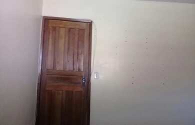 Imagem: A casa possui 2 Dormitórios, 1 Banheiro, 3 Vagas na garagem