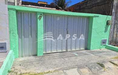 Imagem: A casa possui 3 Dormitórios, 1 Banheiro, 2 Vagas na garagem