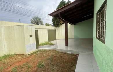 Imagem: A casa possui 3 Dormitórios, 2 Banheiros, 100m² de Área e