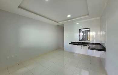 Imagem: A casa possui 3 Dormitórios, 2 Banheiros, 1 Vaga na garagem