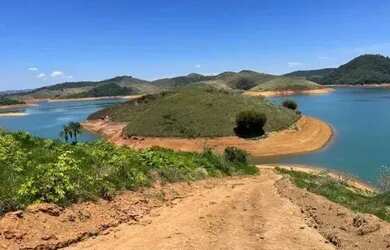 Imagem: O terreno à venda possui e está localizado em Centro, Nazaré