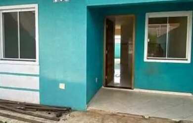 Imagem: A casa possui 2 Dormitórios, 2 Banheiros, 2 Vagas na garagem