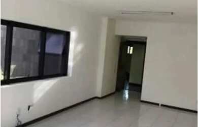 Imagem: O depósito possui 1 Vaga na garagem e 33m² de Área e está